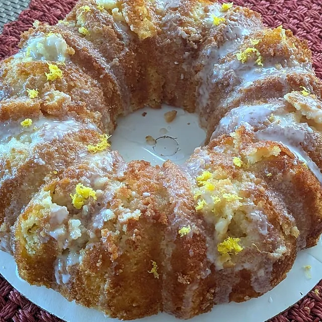 Glazed bundt cake