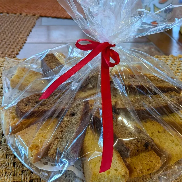 Cake rusks in a gift bag