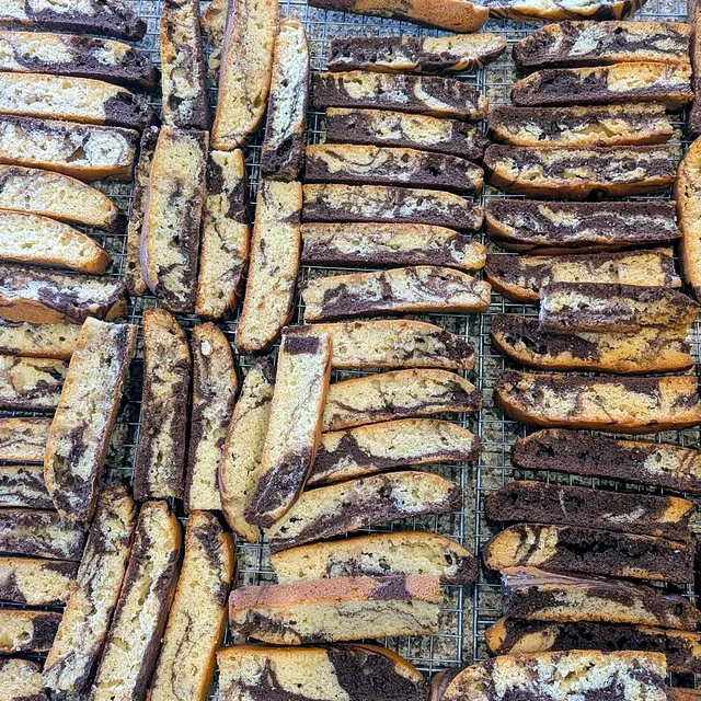 Marble cake rusks